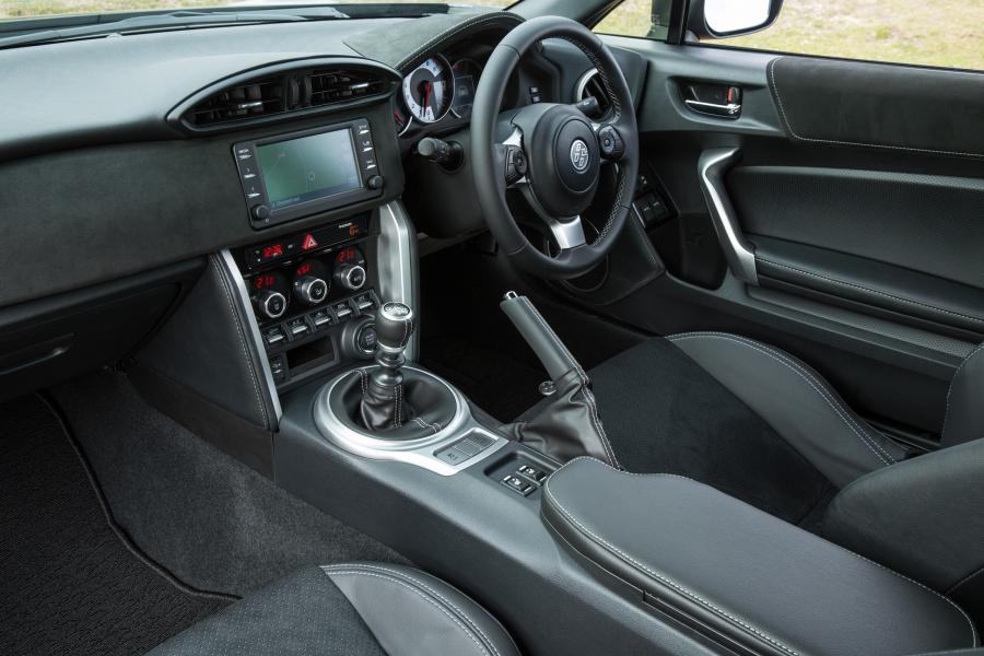 Интерьер Toyota GT 86 2016 года  (UK) (фото 23 из 31)